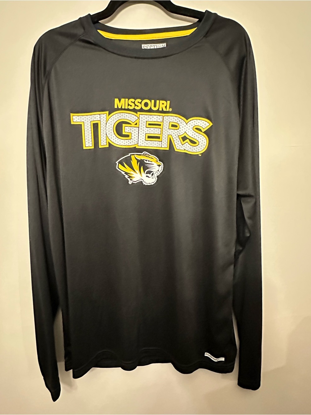 Missouri Tigers Men’s Long-Sleeve Performance Shirt - Black/Yellow